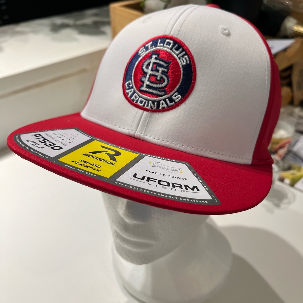 St Louis Cardinals Red Baseball Cap, NWT Red/White. PTS Size Sm- Med